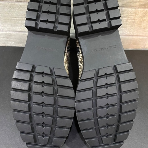 Chelsea & Violet- Size 9.5- Snake Skin Print - Picture 3 of 9